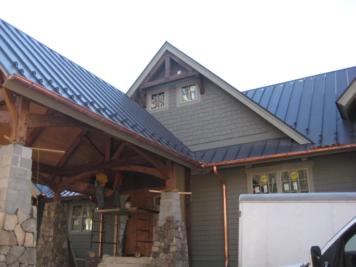 Craftsman Roofing team delivering quality roofing work in Le Grow